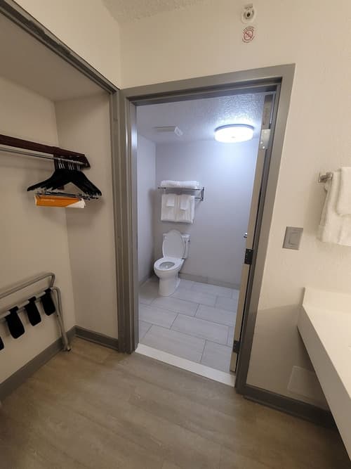 City Express by Marriott Orlando International Drive, Bathroom