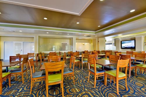 City Express by Marriott Orlando International Drive, Dining
