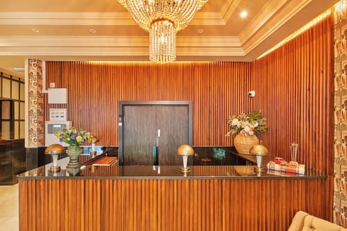 Huttons Hotel, Victoria London, Reception