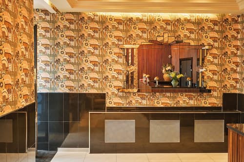 Huttons Hotel, Victoria London, Reception