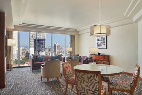 Sheraton Manila Bay, Reception