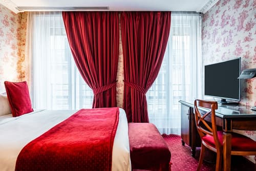 Maison Eugenie, Room