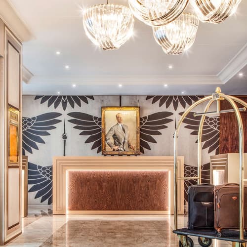 Hotel Bristol, Reception