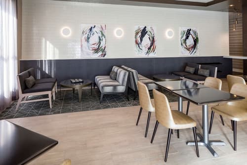 Doubletree By Hilton Boston Logan Airport Chelsea, Lobby