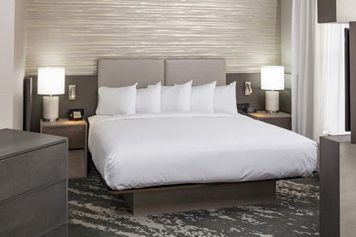 Doubletree By Hilton Boston Logan Airport Chelsea, Room