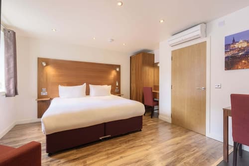 Holyrood Aparthotel, Room
