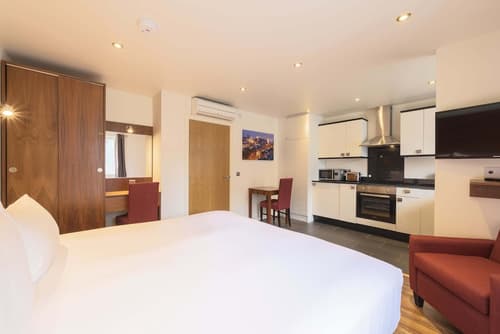 Holyrood Aparthotel, Room