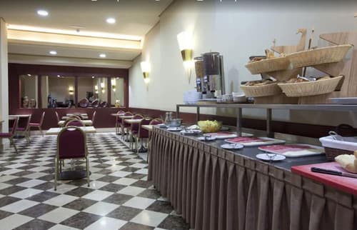 Hotel Sterling, Breakfast area