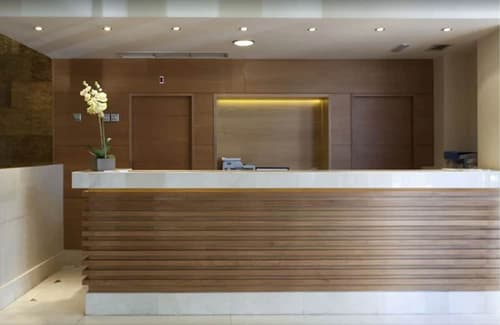 Hotel Sterling, Reception