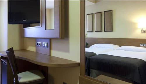 Hotel Sterling, Room