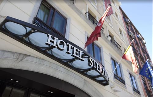 Hotel Sterling, Front of property