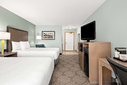 La Quinta Inn & Suites by Wyndham Newport, Room