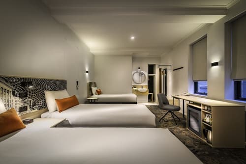 Batman’s Hill on Collins, Room