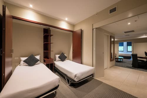 Batman’s Hill on Collins, Room