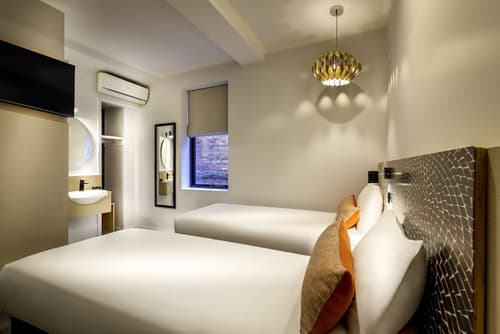 Batman’s Hill on Collins, Room