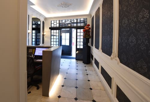 Hotel du Theatre, Interior entrance