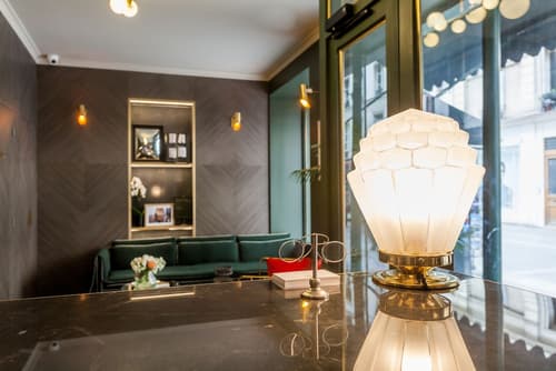 Handsome Hotel, Lobby