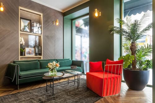 Handsome Hotel, Lobby