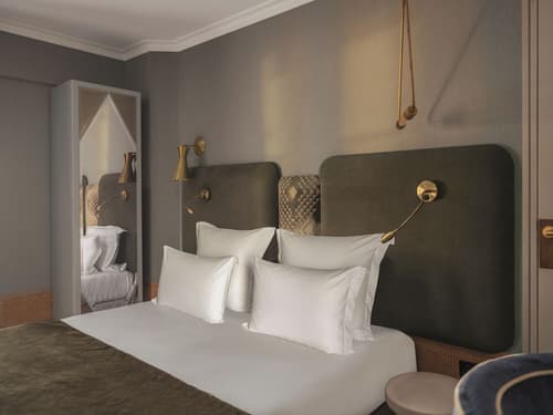 Handsome Hotel, Room