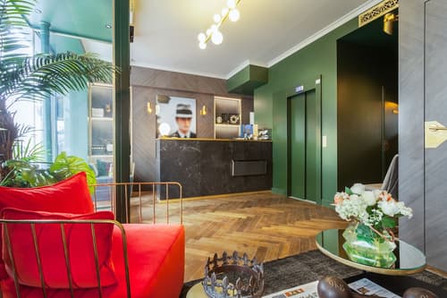 Handsome Hotel, Reception