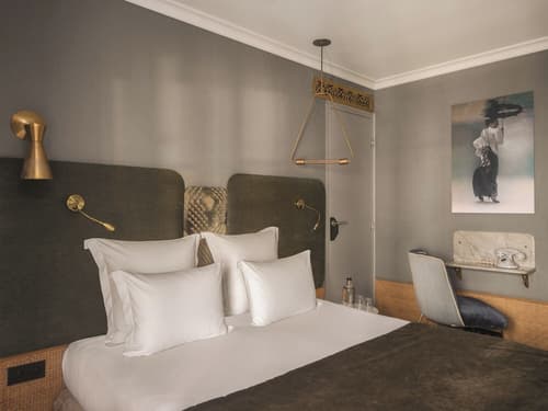 Handsome Hotel, Room