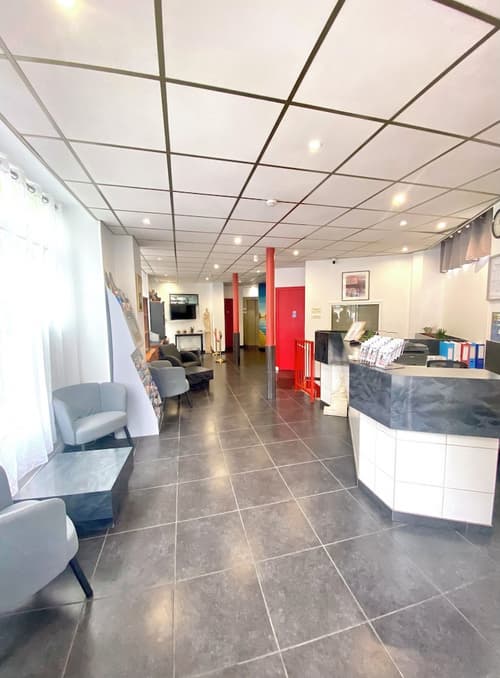 Hipotel Belgrand Edith Piaf, Reception