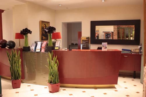 Hotel Hauteville Opera, Interior entrance