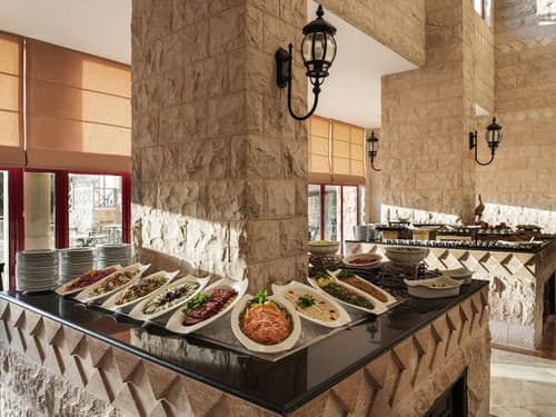 Grand Mercure Petra, Restaurant