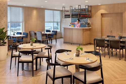 Grand Mercure Singapore Roxy, Restaurant