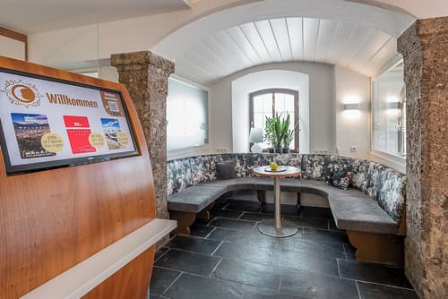 Hotel Mondschein, Check-in/check-out kiosk