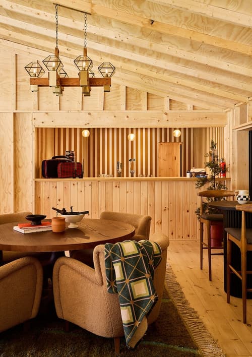 Bluebird Cady Hill Lodge, Lobby lounge