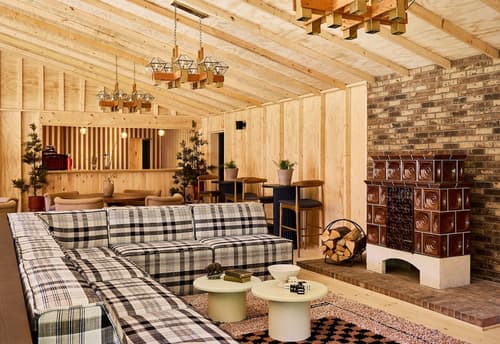 Bluebird Cady Hill Lodge, Lobby