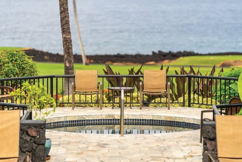 Kona Coast Resort, Outdoor spa tub