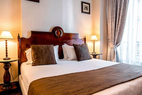 Villa Montparnasse, Room