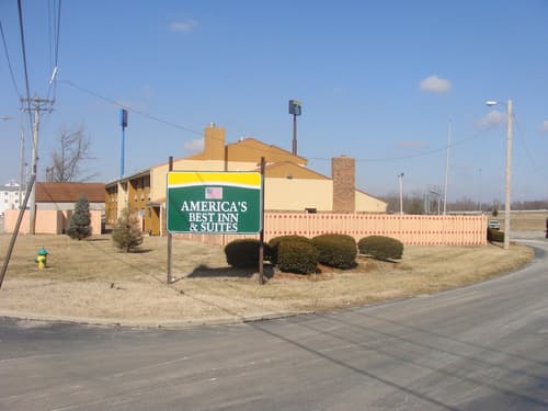 Days Inn & Suites by Wyndham Caseyville, Exterior