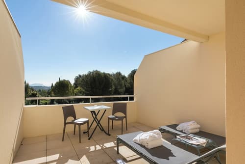 Hôtel Birdy by HappyCulture, Terrace/patio