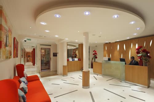 Hôtel Westside Arc de Triomphe, Reception