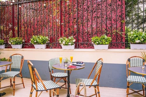 Timhotel Tour Eiffel, Exterior detail