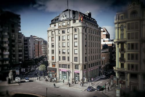 Occidental León Alfonso V, Exterior