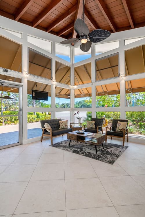Fairways Inn of Naples, Lobby sitting area