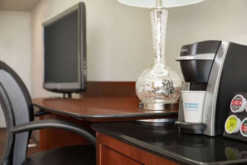 Travelodge by Wyndham Hotel & Convention Centre Quebec City, Room