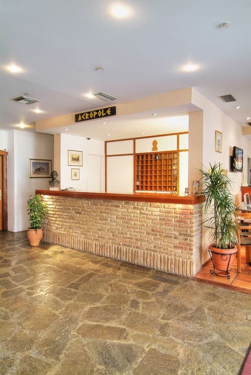 Acropole Delphi, Reception