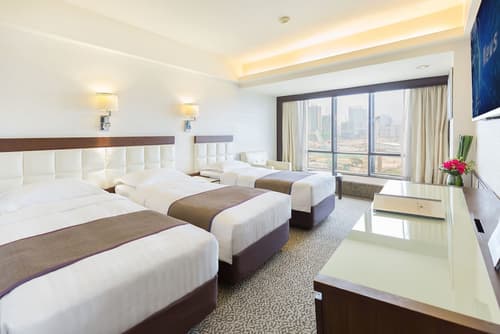 Regal Oriental Hotel, Room