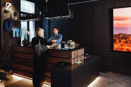 Zoom Hotel, Reception