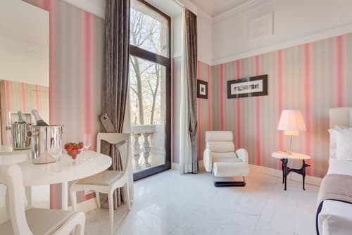 Grand Hotel Palace, Room