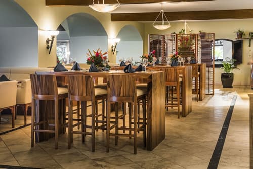 Warwick Fiji, Dining