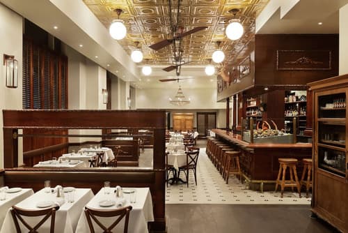 Hilton New Orleans/St. Charles Avenue, Restaurant