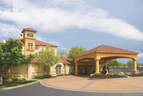 La Quinta Inn & Suites by Wyndham St. Louis Westport, Primary image