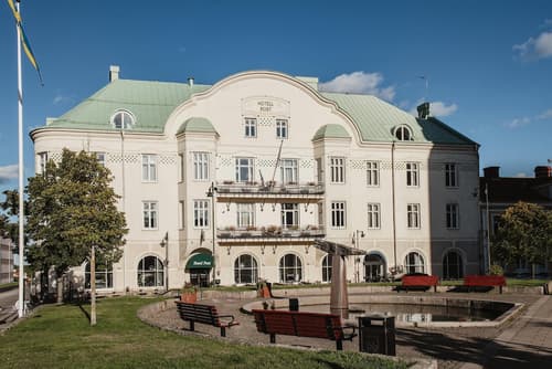 Home Hotel Post, Primary image