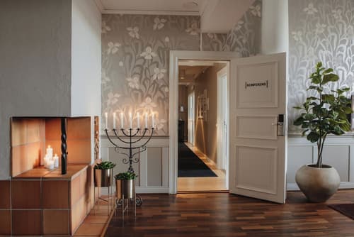 Home Hotel Post, Lobby